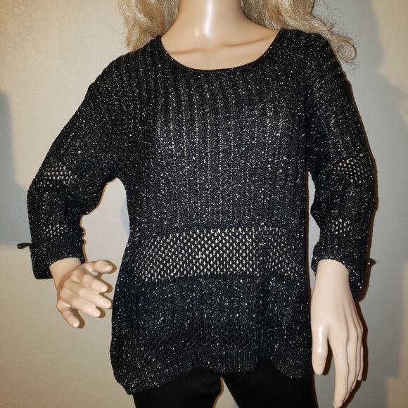GNW Sweaters - 🔥Black Glittery Sweater | Sz L